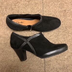 Clarks alpine amber suede and leather cushion soft women US 6🔥2.5 inch heel